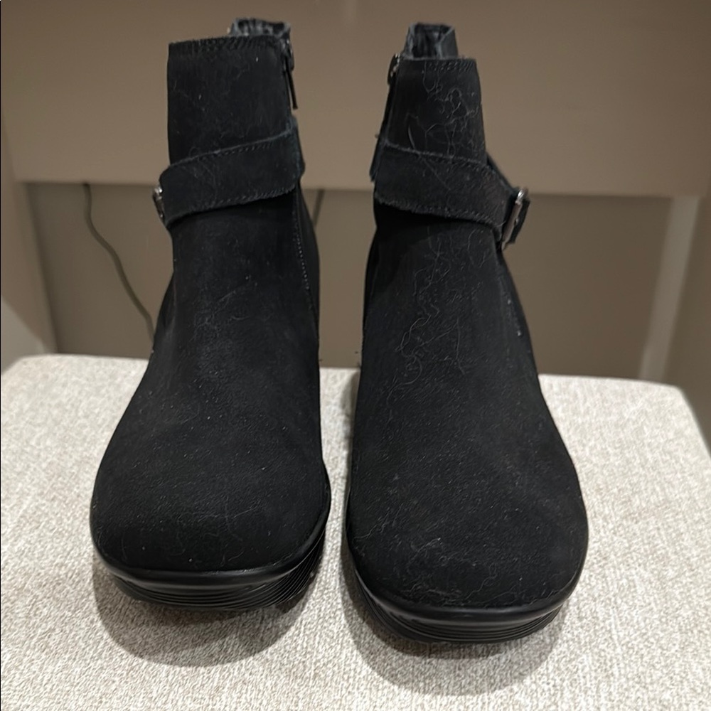 Sketchers sz 9.5 Women's Black Ankle Boots